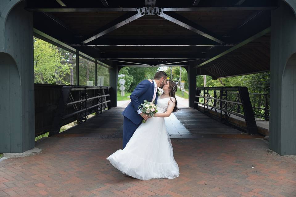 Bride & groom romantic photo