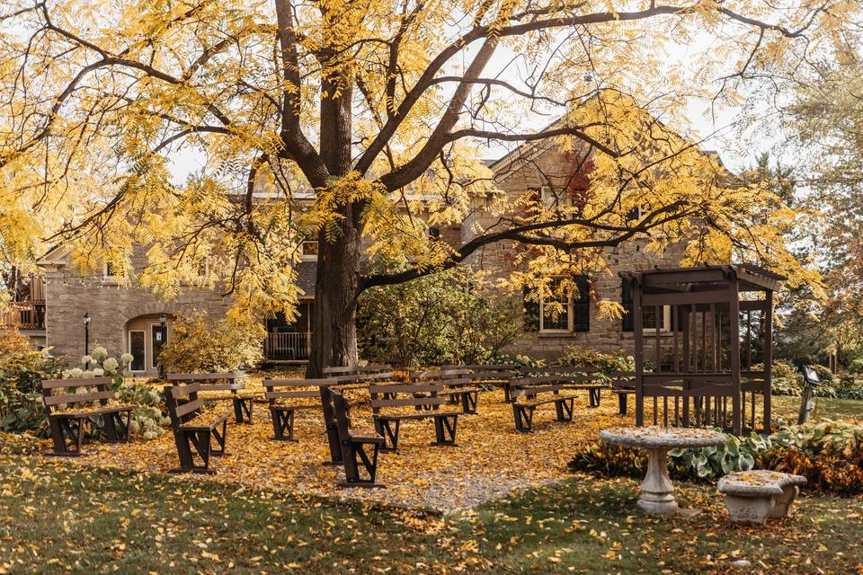 Farmhouse Outdoor Ceremony