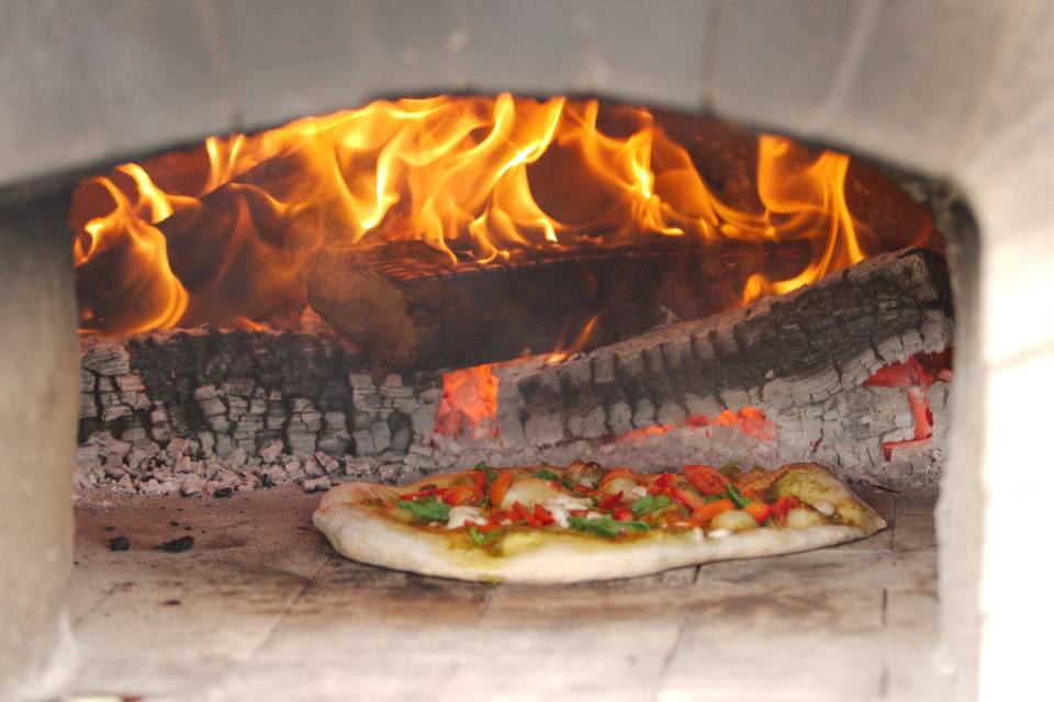 Cooking za in the fire