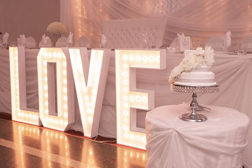 Head Table - Love Sign