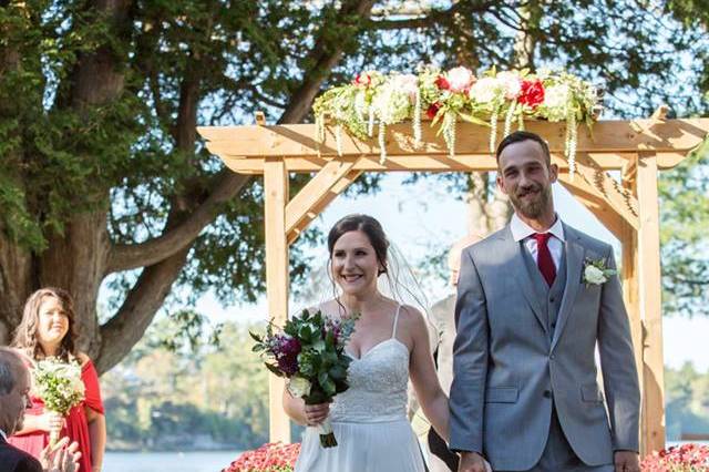 Lakeshore Lawn ceremony