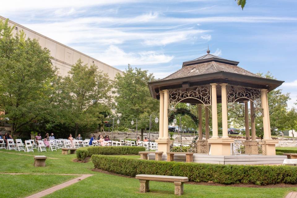 Outdoor wedding in Vaughan