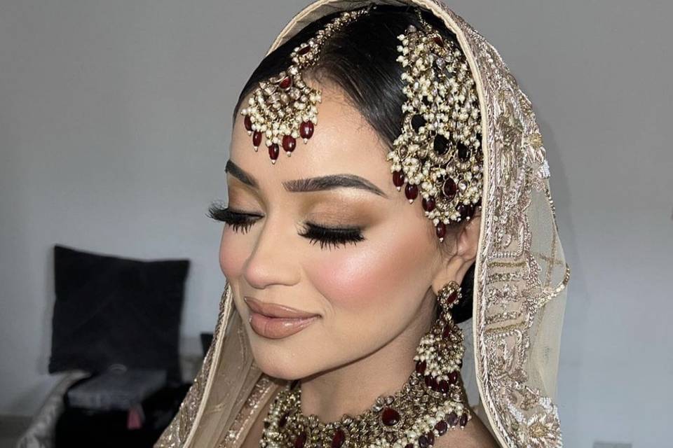 Aisha makeup and hairstyle