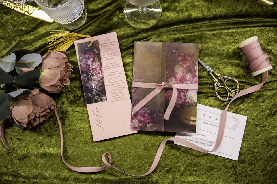 Romantic dark floral suite