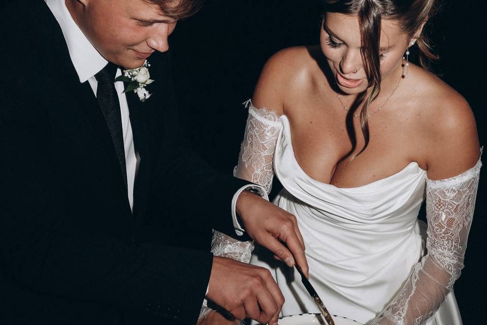 Cutting Cake