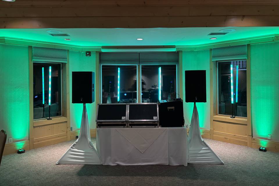 Green and white theme lighting