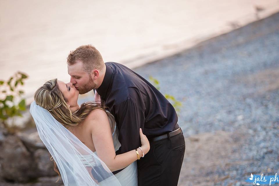 Summer evening wedding in Pick