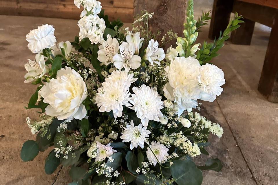 Ceremony aisle florals