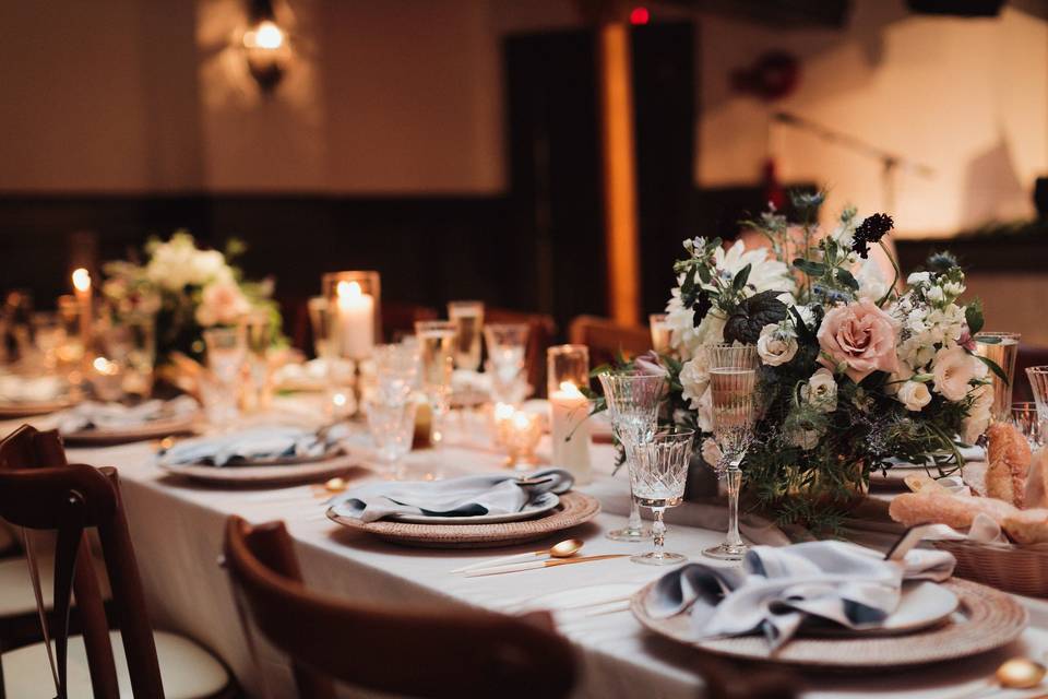 Head table aerial