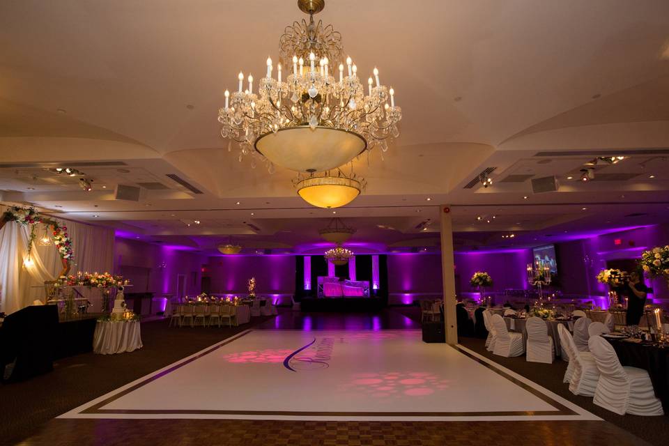 Head table with floor wrap