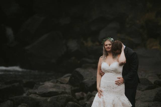 Iceland bride and groom