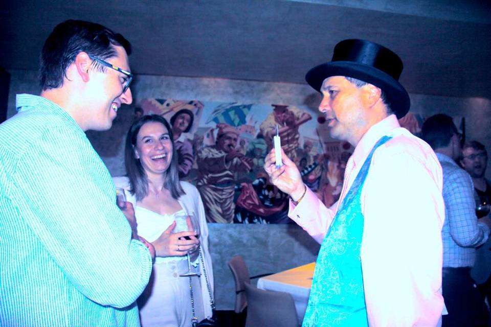 Restaurant magician for event