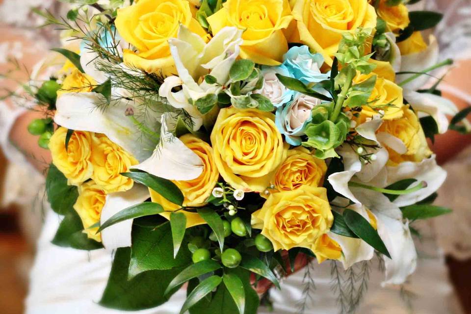 Sunny bridal bouquet