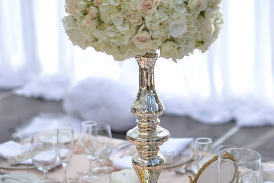 White centrepiece