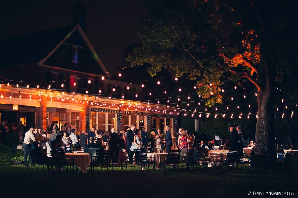 Outdoor reception with lights