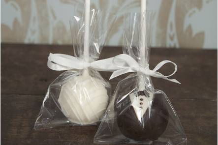 Bride & Groom cake pops