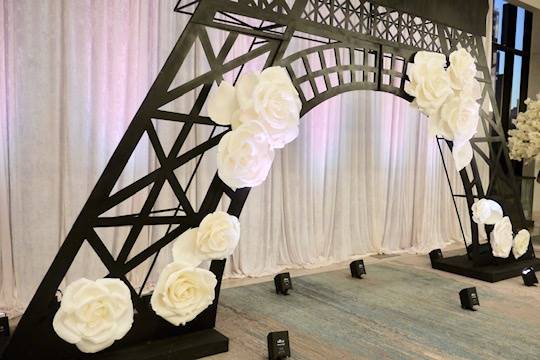 White rose décor