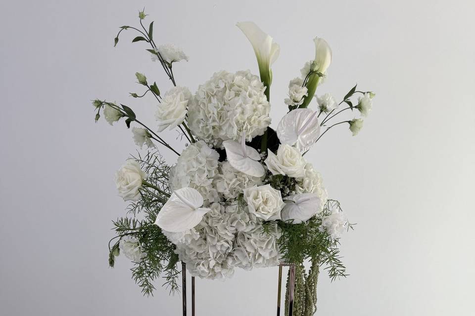 Modern Gold Tablescape