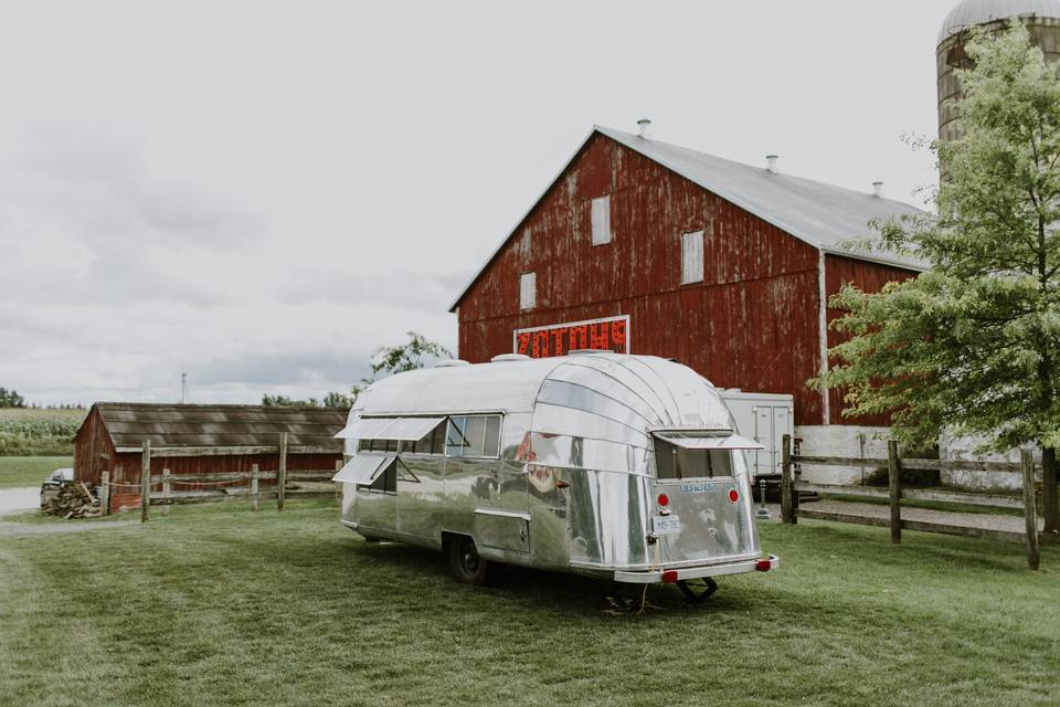 Outdoor wedding photo booth