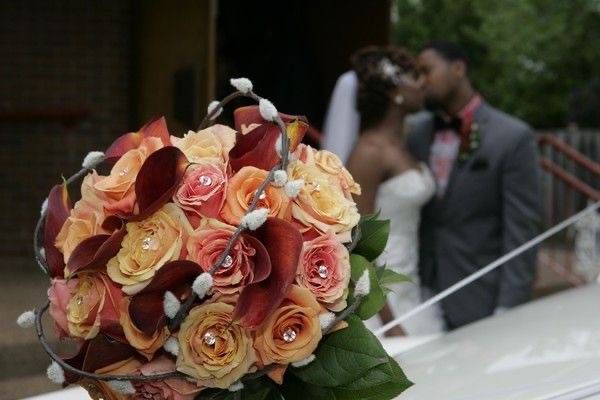 Orange calla and rose bouquet