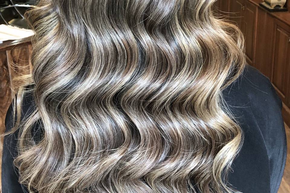 Brushed out glam wave