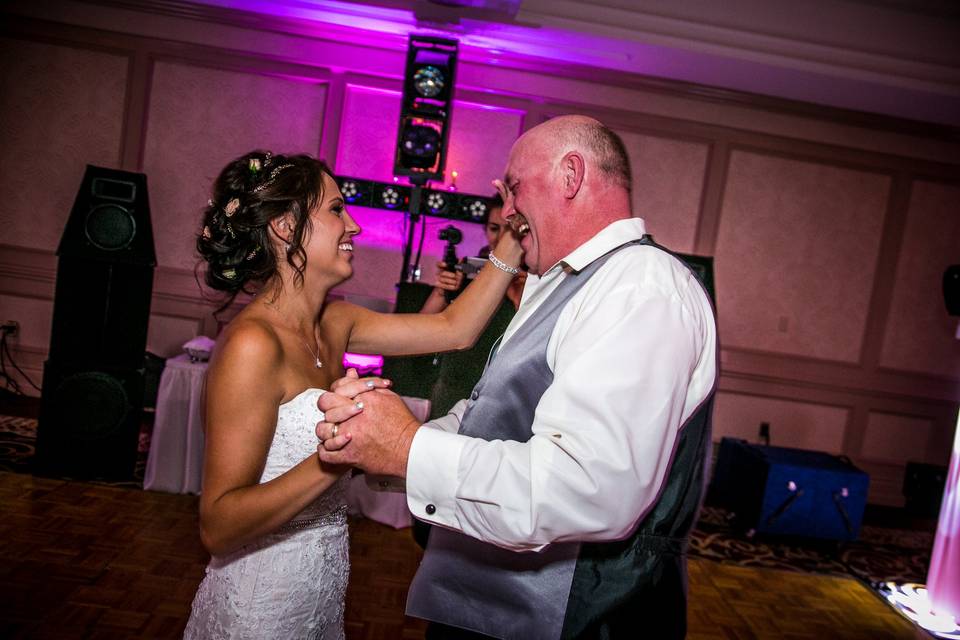 Bride feels Dad's Emotion