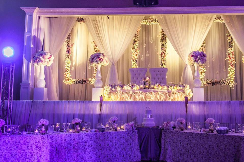 Lush head table design