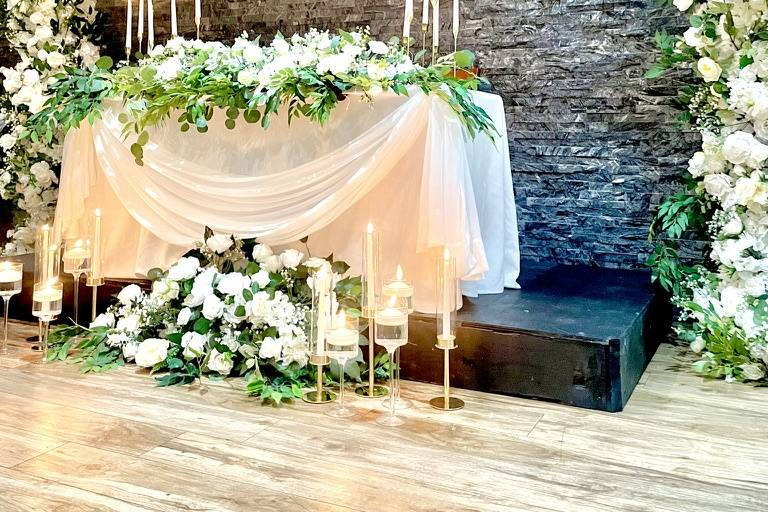 Romantic Hand-Sweep Décor
