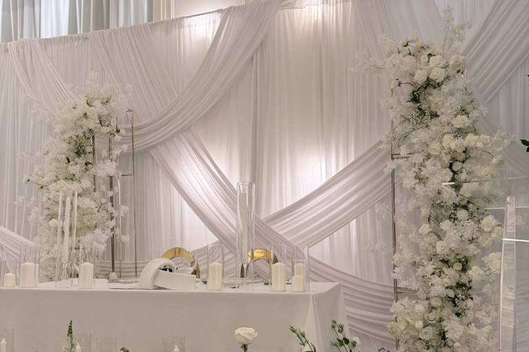 Romantic Hand-Sweep Décor