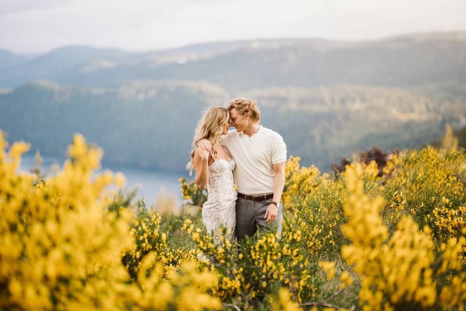 Engagement photos in flowers