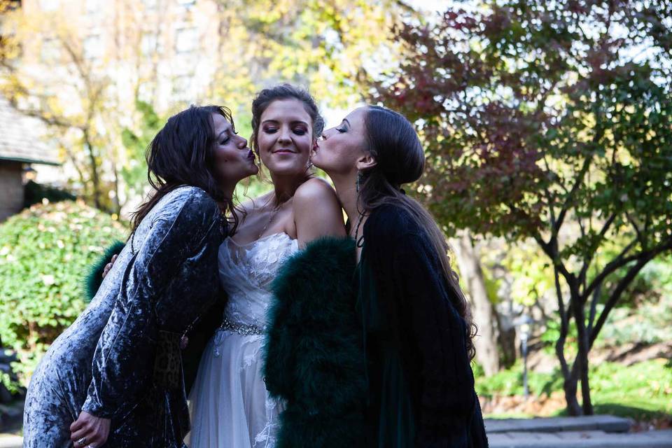 Kisses for the bride!