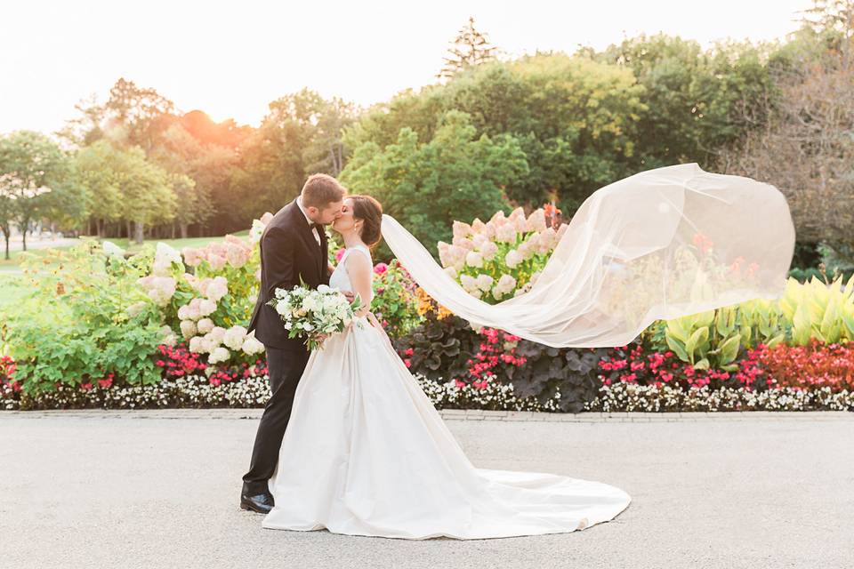 Flying veil wedding photos