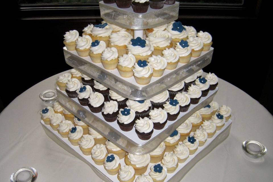 Andrea & Brad's Wedding - Cupcakes - Oct 3, 2009.jpg