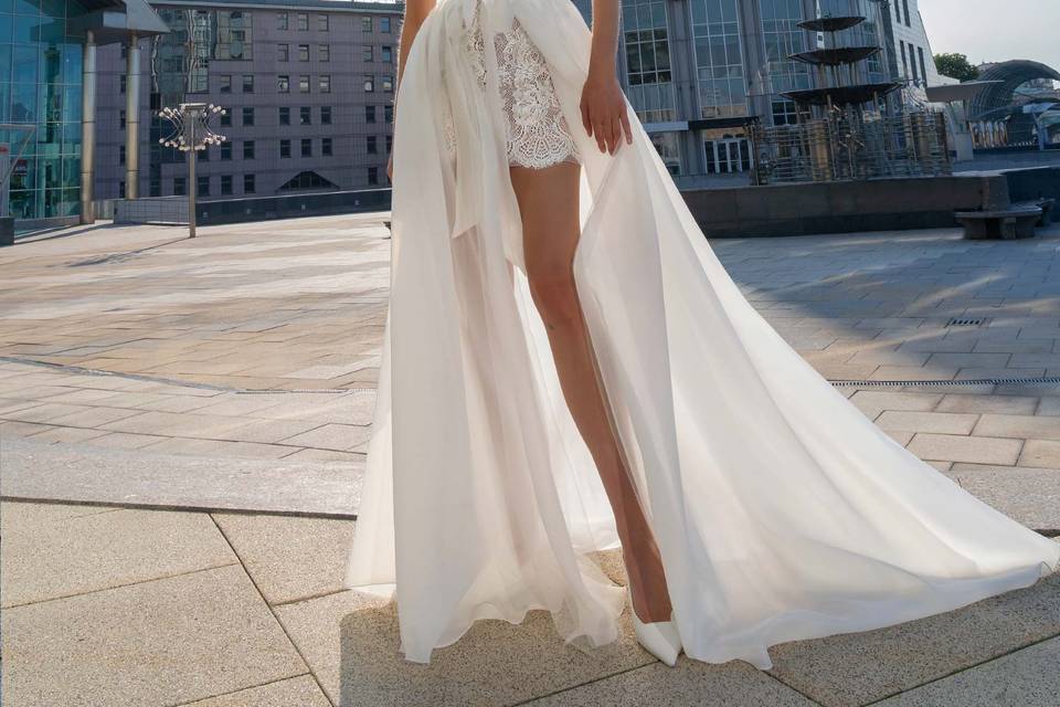 Short lace wedding dress