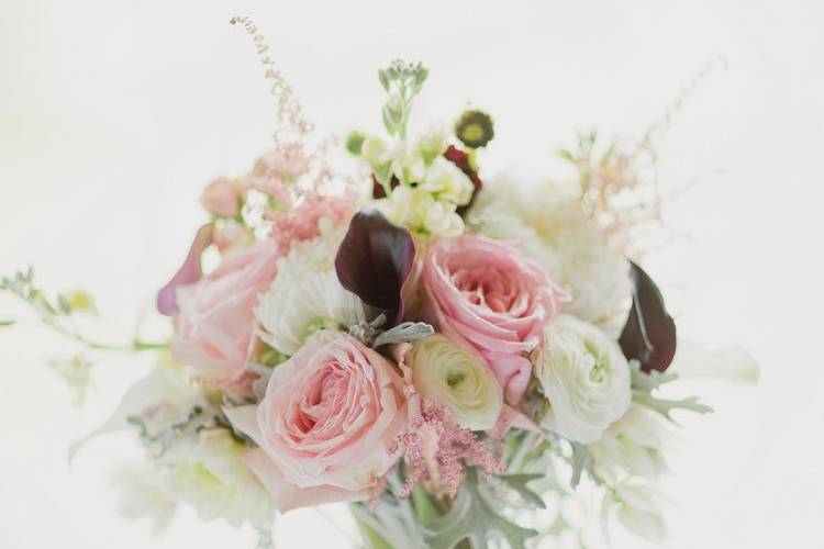 Everyone can use some @jadorelesfleurs & @louisvuitton  Spring wedding  flowers, Luxury flowers, Fresh flower delivery