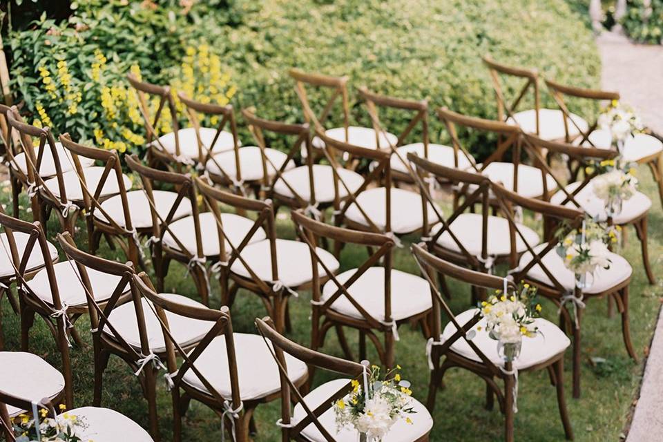 Simplistic seating