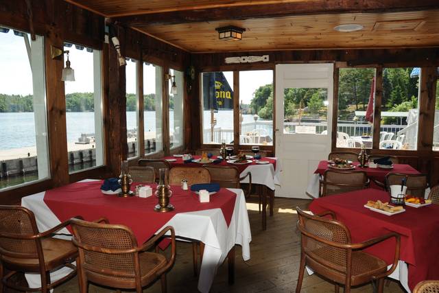 Boathouse Inn dining
