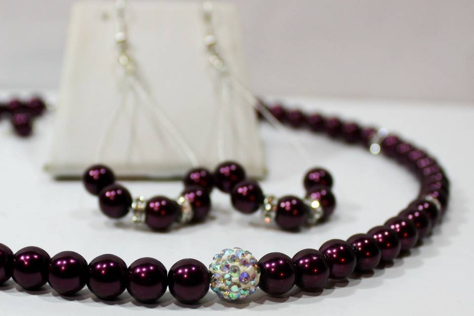 20075 - Burgundy allure - Handcrafted burgundy pearl & rhinestone necklace set 3.JPG