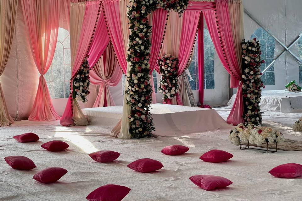 Pink reception decor