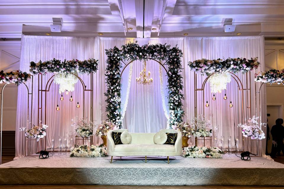 Regal wedding decor