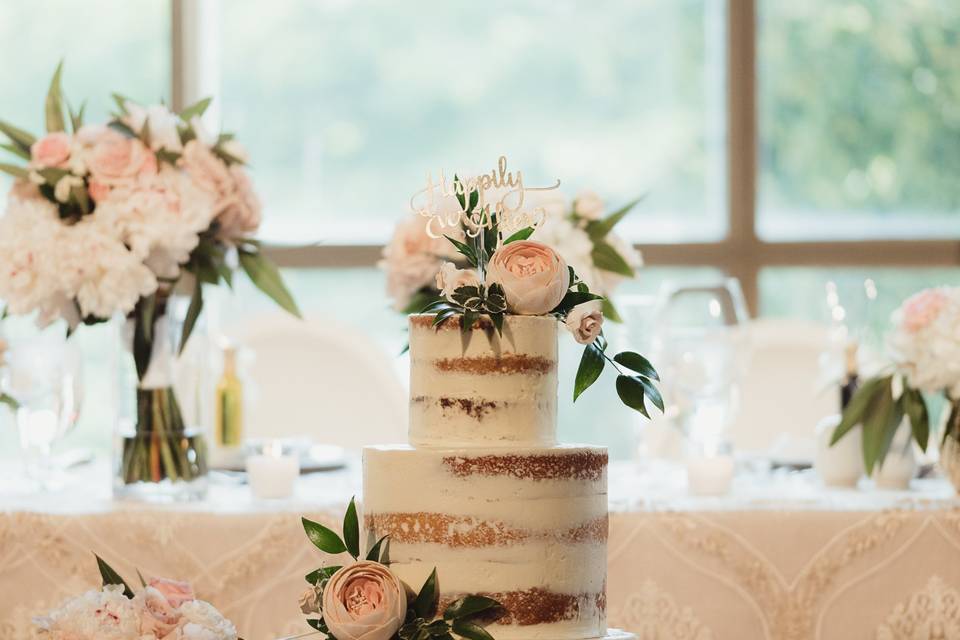 Regal naked cake