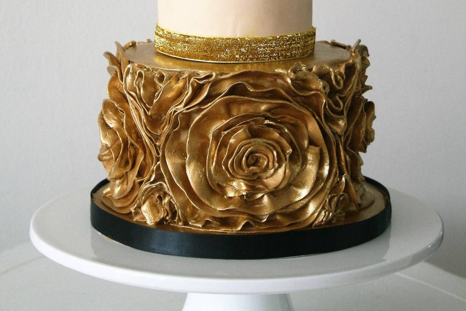 Hand painted gold rosette cake