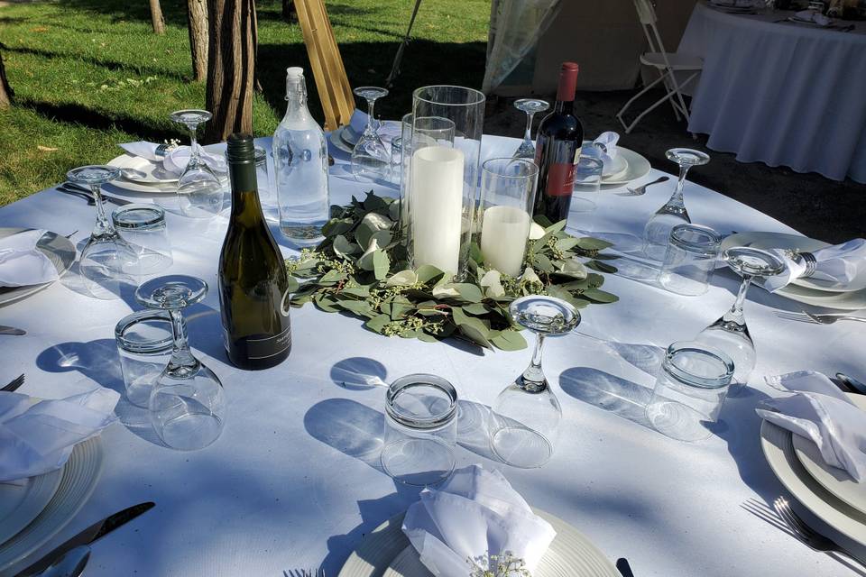 Simple & Elegant Table