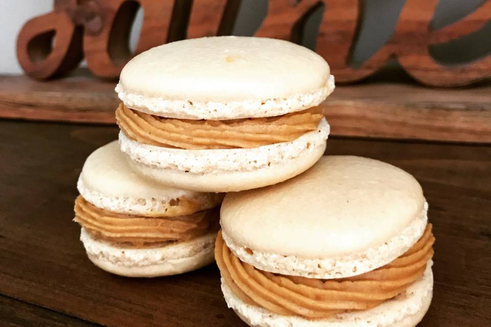 Salted caramel macarons