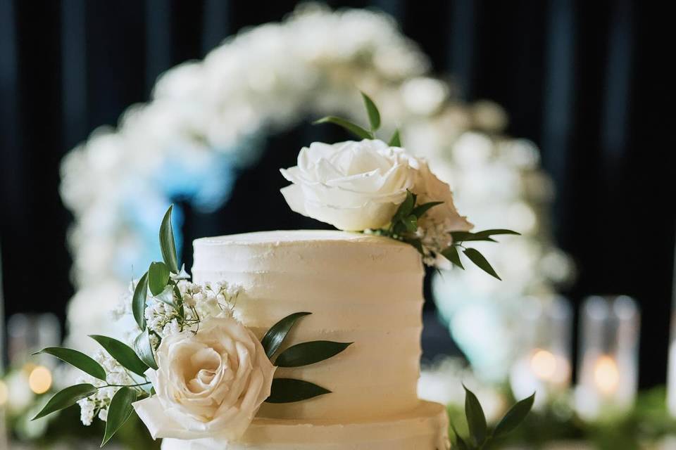 Floral cake décor