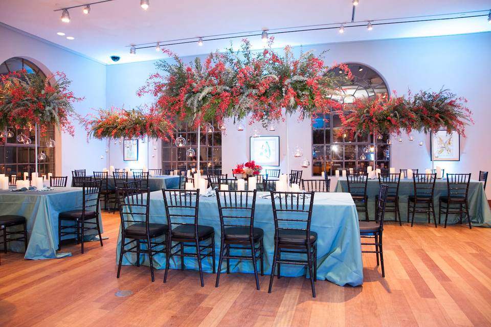 Tall cascading table floral