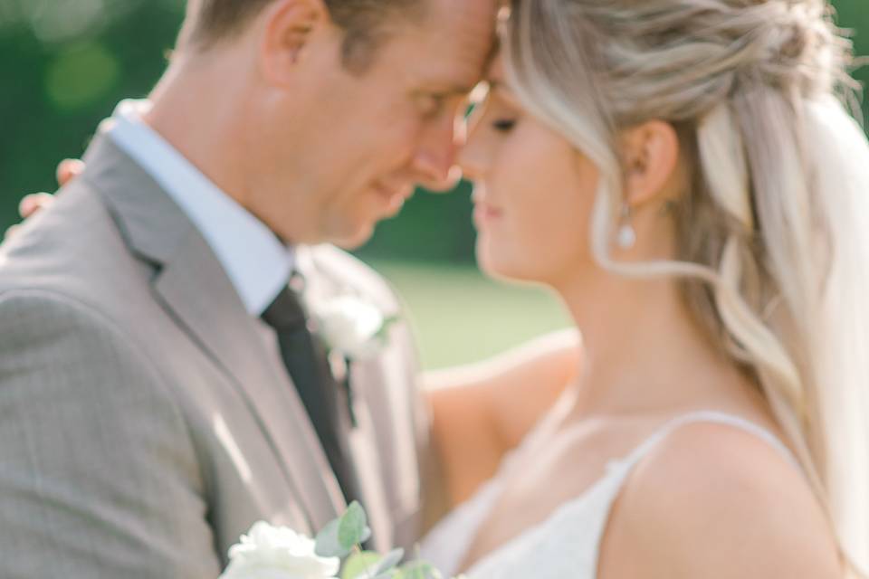 Champagne and ivory bouquet