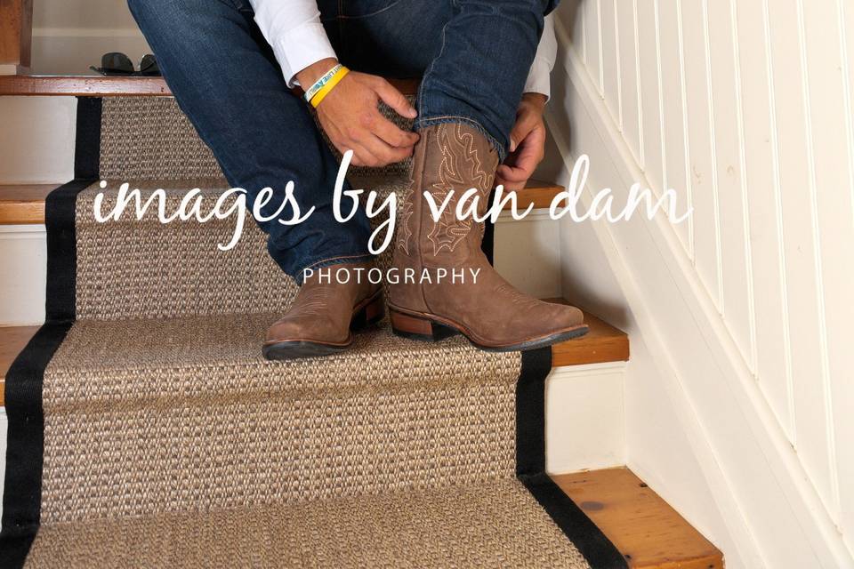 Groom ties his cowboy boots