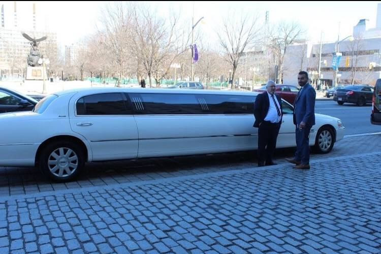 8 Passenger Limo