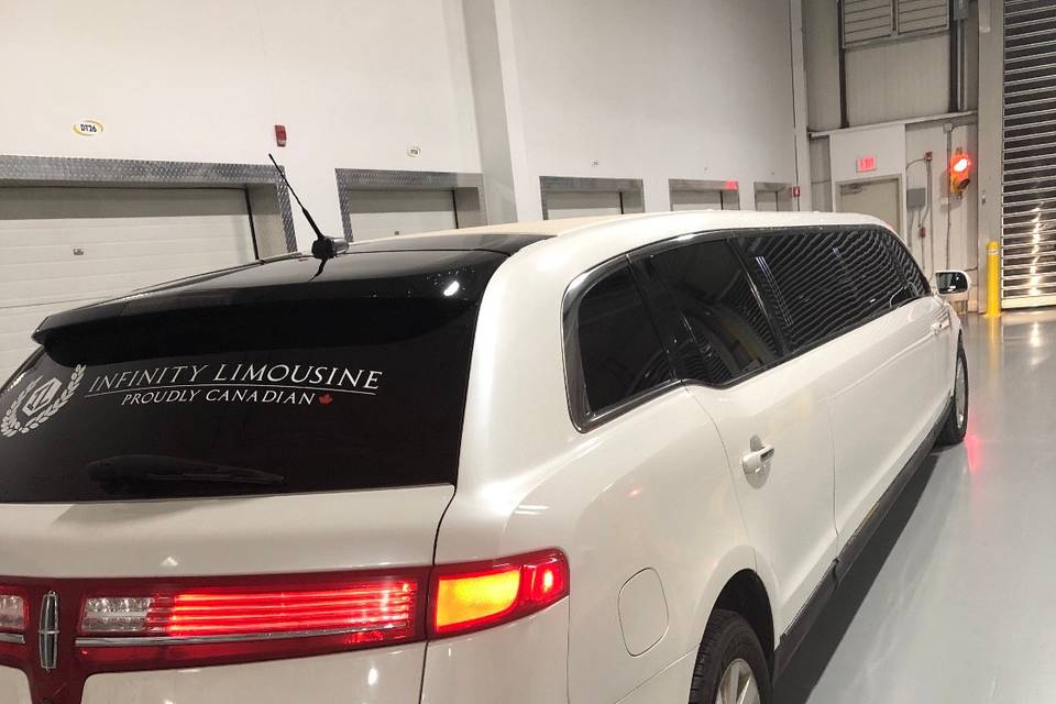 8 Passenger Limo